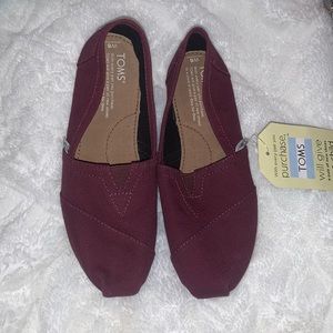 Toms burgundy shoes